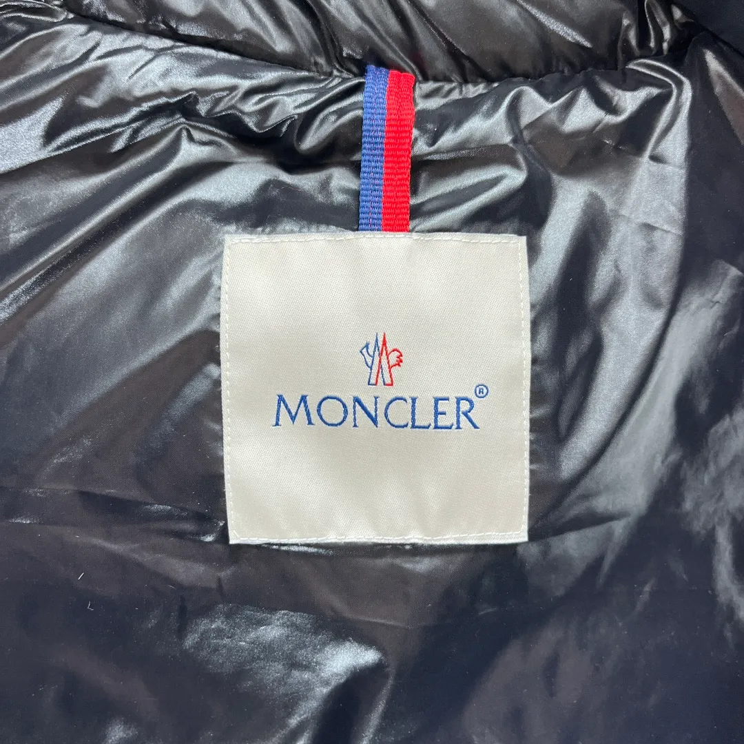 𝗠𝗼𝗻𝗰𝗲𝗿/ Moncler/ New Arrival Ouse/ Same Style/ Size: 1 ，2 ，3 ，4 ，5 ：Black ： Tib 𝗠𝗼𝗻𝗰𝗲𝗿 8 ， ， 。 ， ， 。 ： 1、 Nfc 2、 95% ， ， Series 3、 : 100% ; : 100% ， ， 。 4、 Factory ， ， 5、 Factory ， Quality ， 、QA Qc 。 ， ， ！ ， ： 。 ， ：Original ZP ！ F ZP！